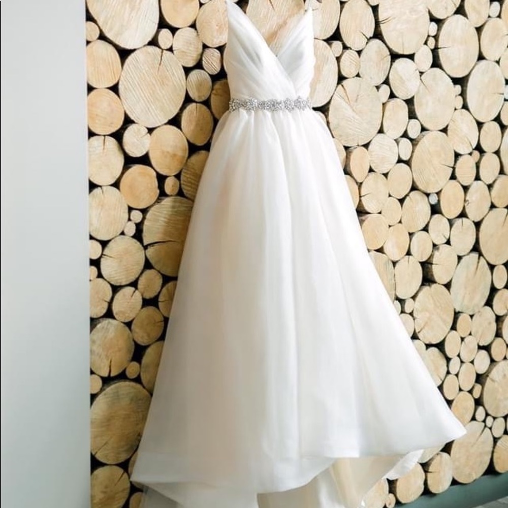 Hailey Paige Opal Wedding Dress w/ Custom Montecito Sash & Classic Ivory 90”Veil